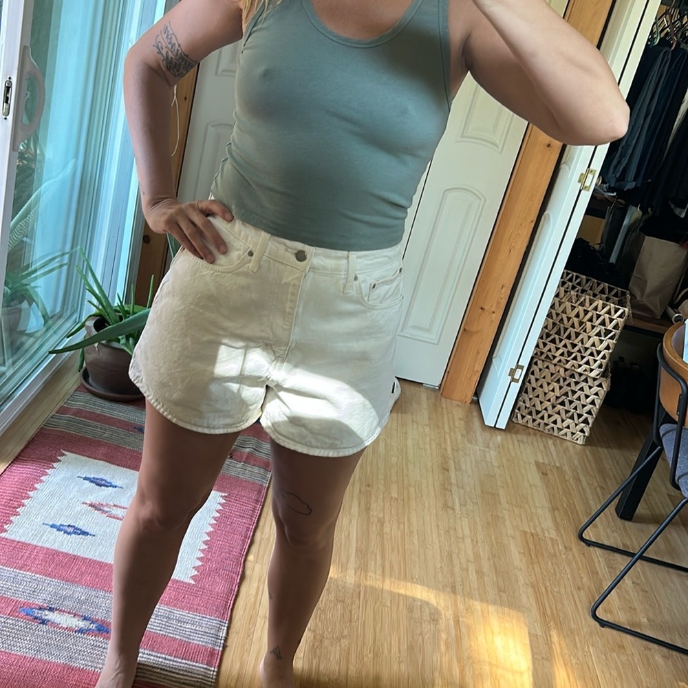 Levi's High-waisted White Shorts
